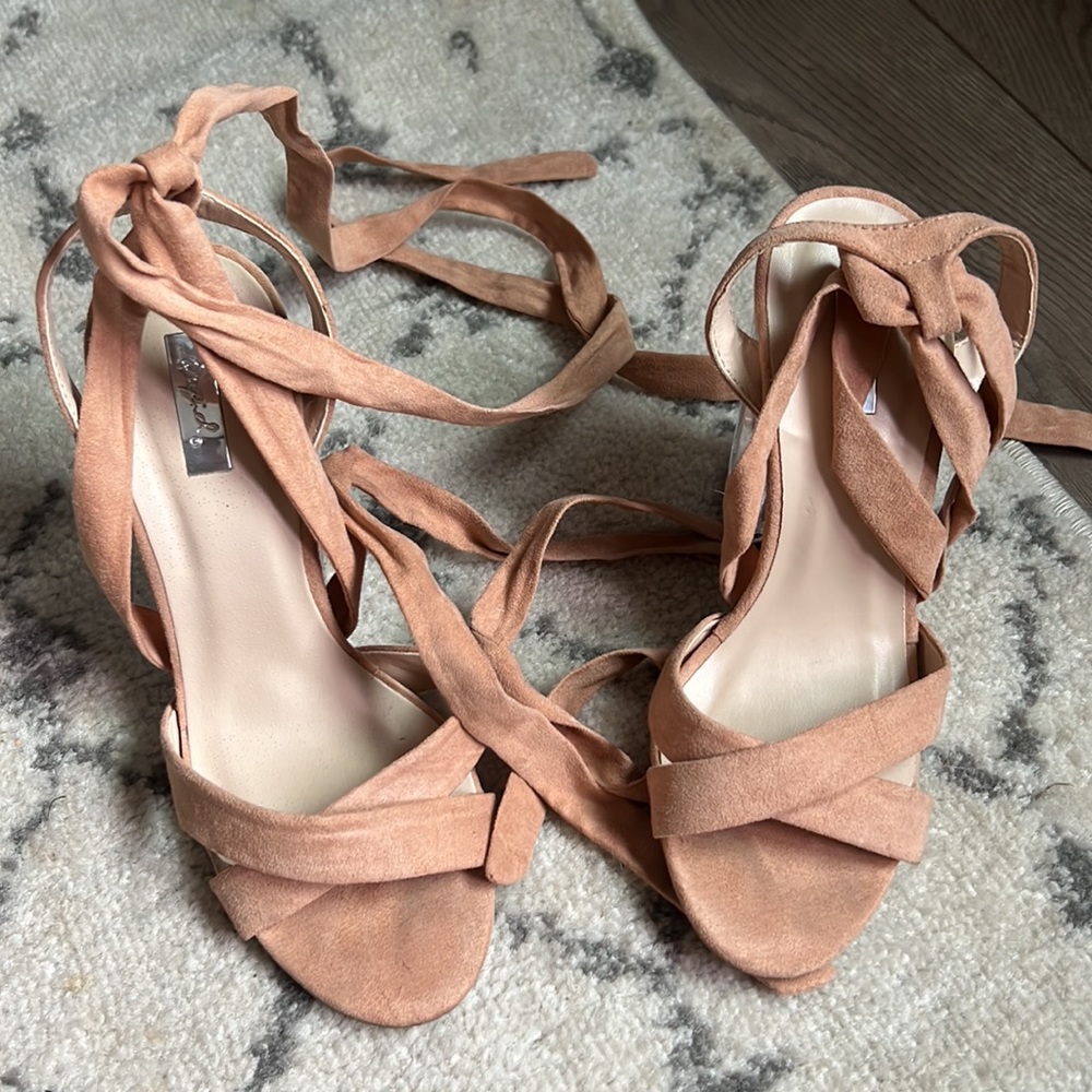 Tie up nude block heels